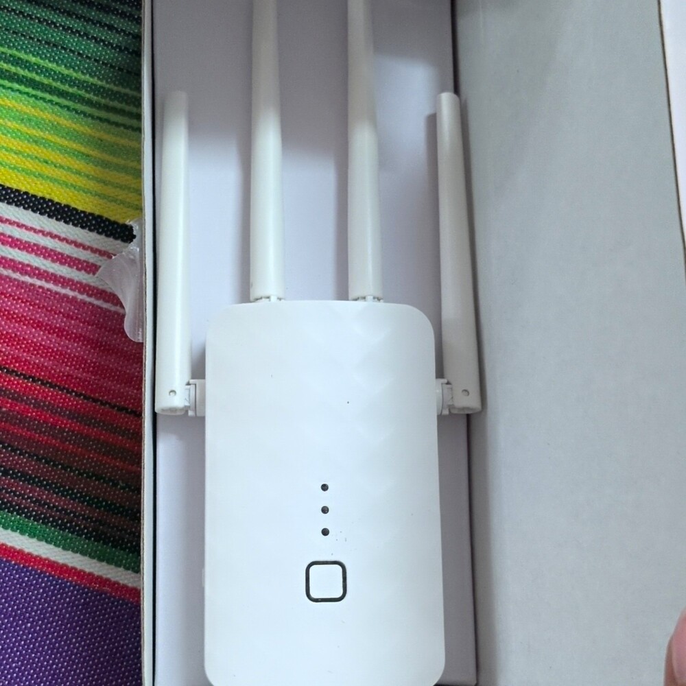 Wireless WiFi Repeater Range Extender Booster, White